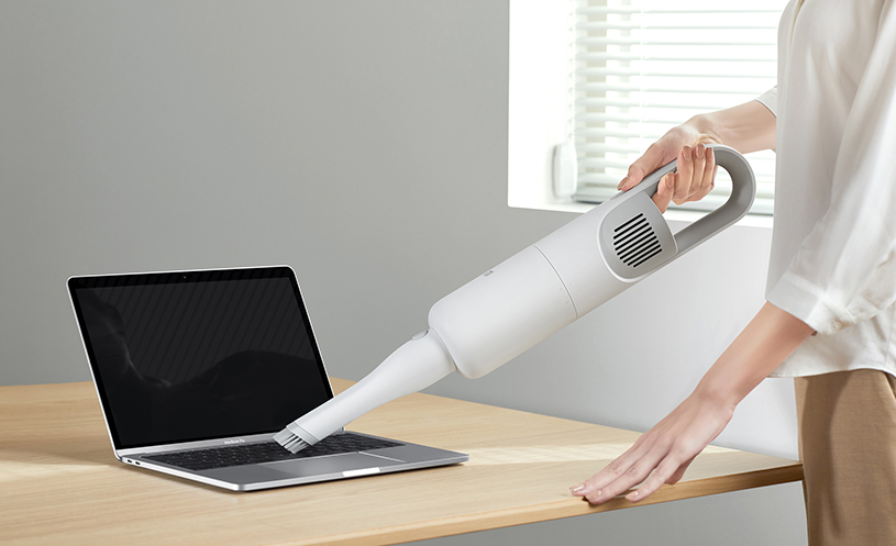 Вертикальный ручной пылесос Xiaomi Mi Handheld Vacuum Cleaner Light с насадкой-щеткой